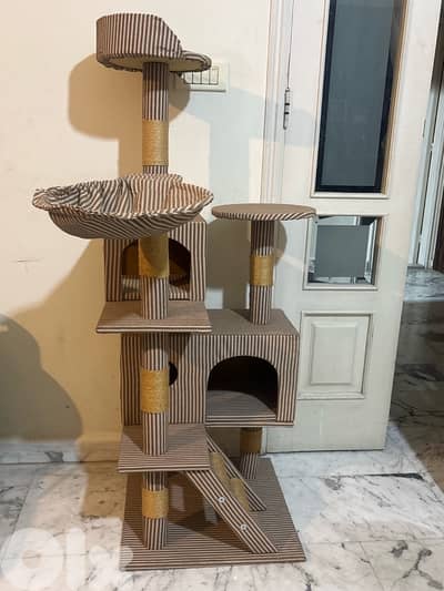 Cat tree & scratching post