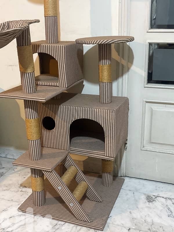 Cat tree & scratching post 1