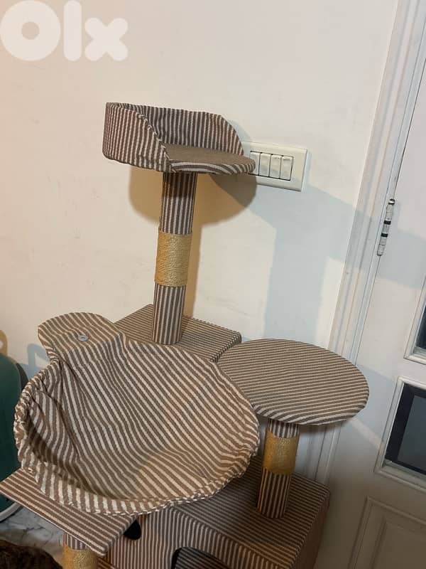 Cat tree & scratching post 2