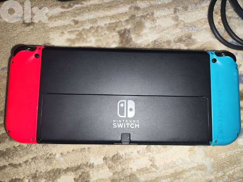Switch Oled with Mario kart 8 deluxe 2