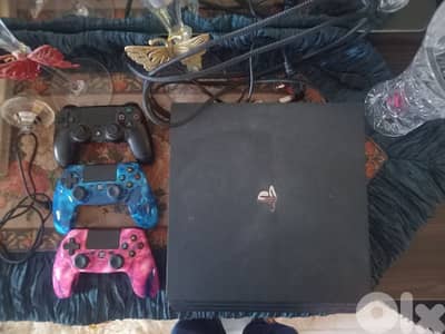 PS4 pro full set + 2 custom controllers