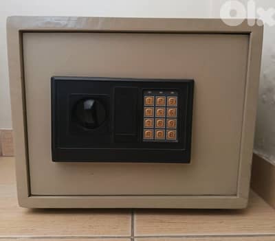 Digital Safe ab. 28kg + Emergency Keys + 4 Anchors - Great Condition