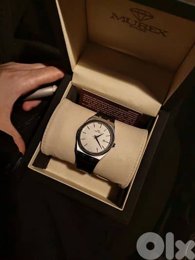 ساعة يد سويسرية من نوع (murex)