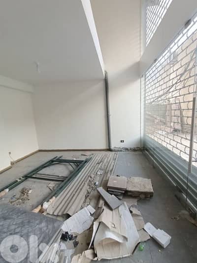 300sqm shop for rent in zalka