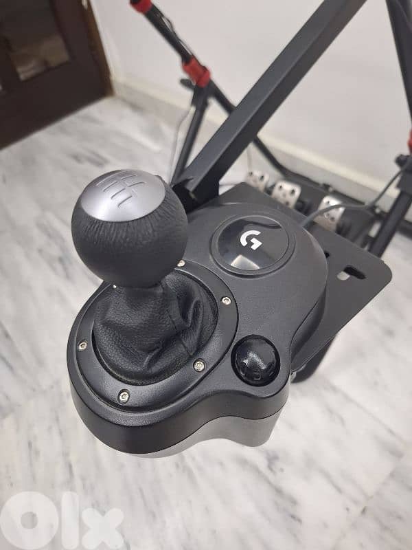 Logitech g29 steering wheel + stand 2