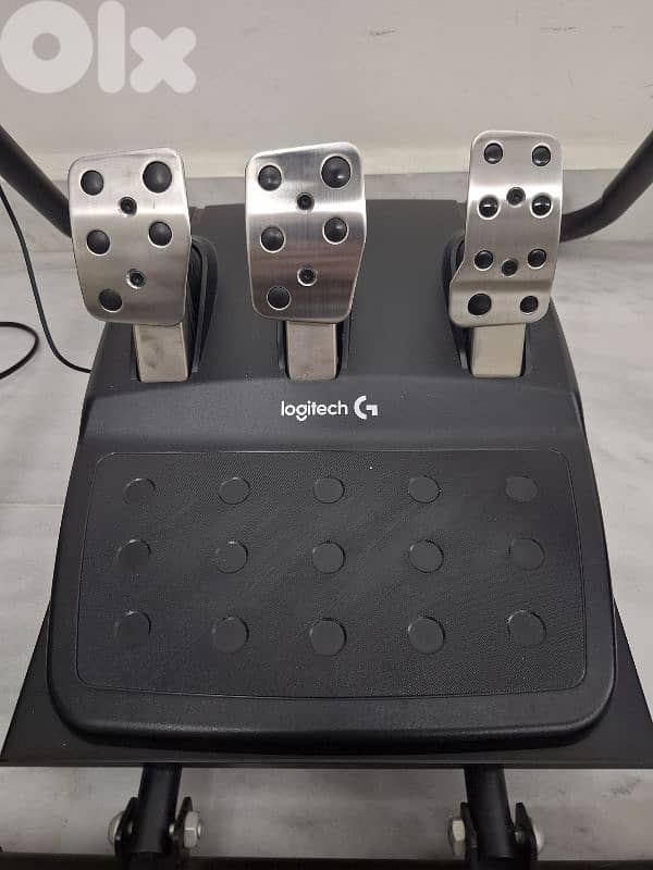 Logitech g29 steering wheel + stand 3