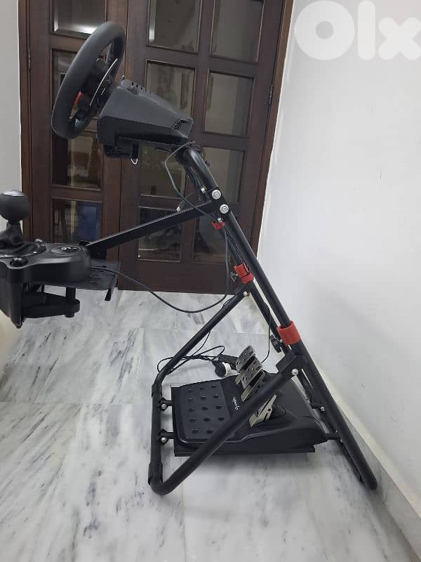 Logitech g29 steering wheel + stand 4