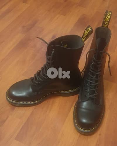 Dr. Martens - Smooth Leather Ankle Boots