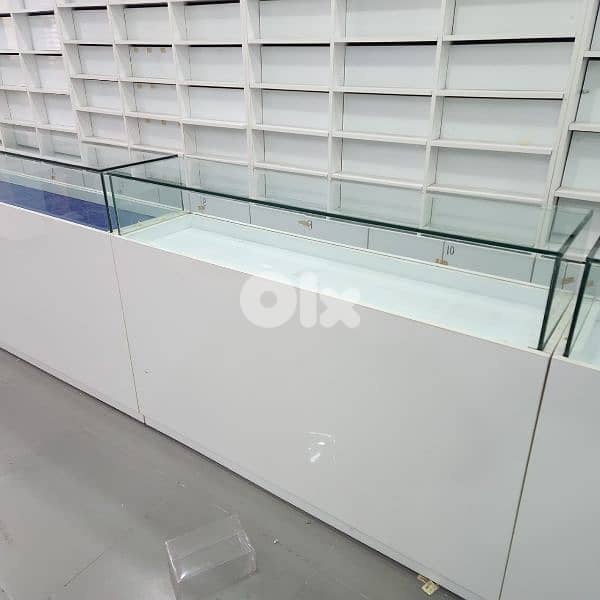 Vitrine Display Box - 17 units available 4