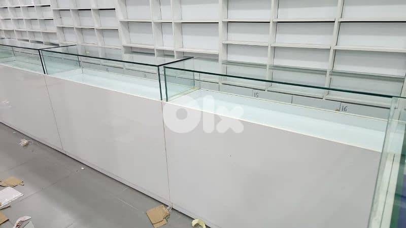 Vitrine Display Box - 17 units available 5