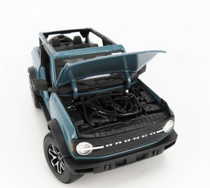 Ford Bronco Badlands 2021 diecast car model 1;18 7