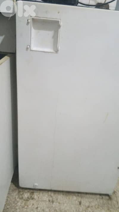 براد مكتب نظيف تلج