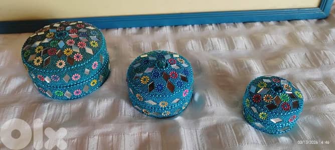 طقم مؤلف من ٣ علب مزخرفة ، جديد