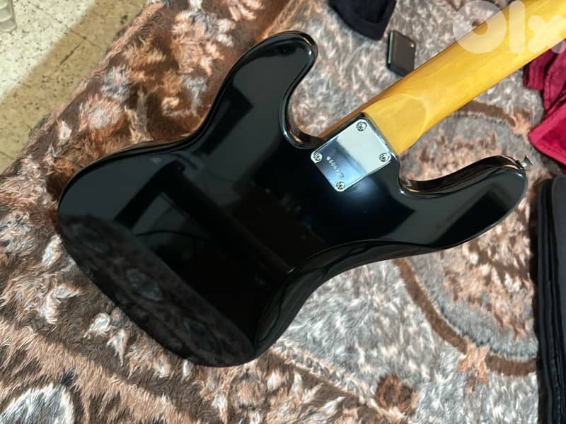 samick bass guitar 4