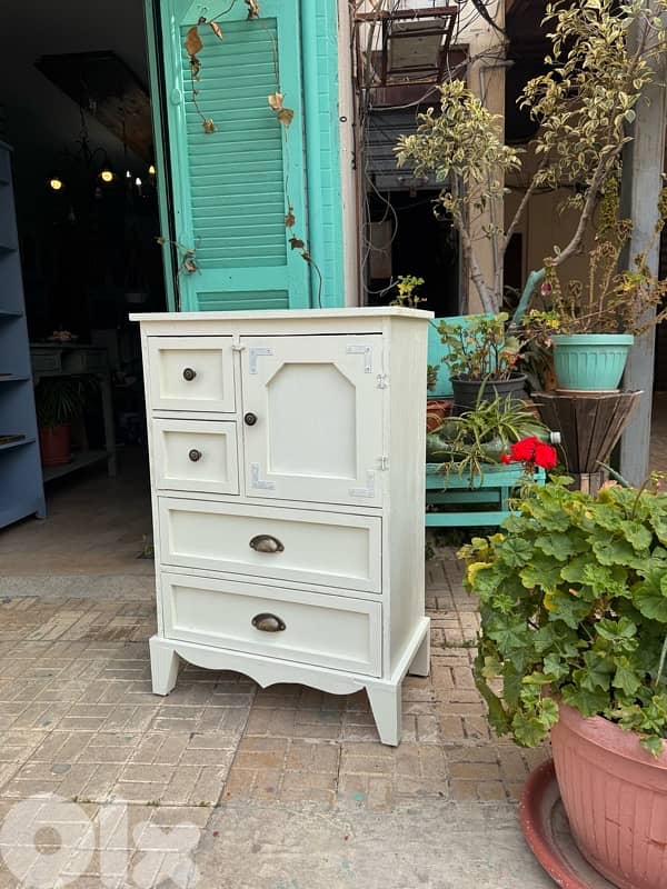 chest of drawers 1
