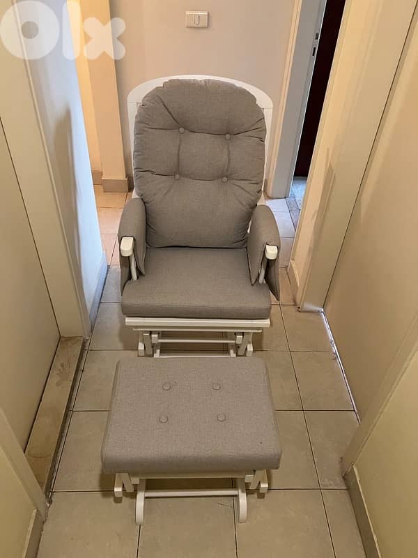 Rocking chair with leg rest 2