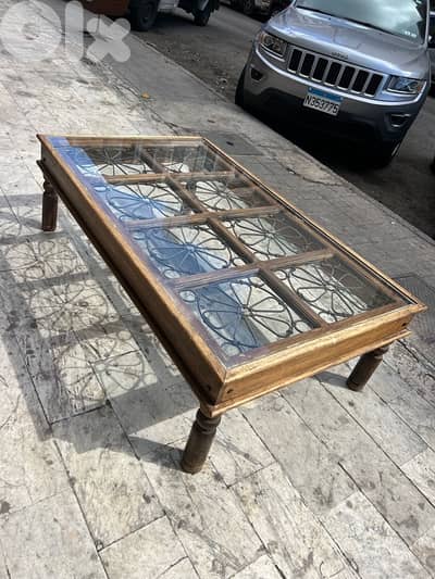 طاولة نص خشب اطراني انتيك وجه فرفورجية مميزة جداا خارقة النضافة روعة