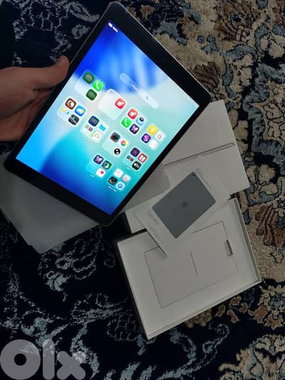 ipad 9th gen like new with box