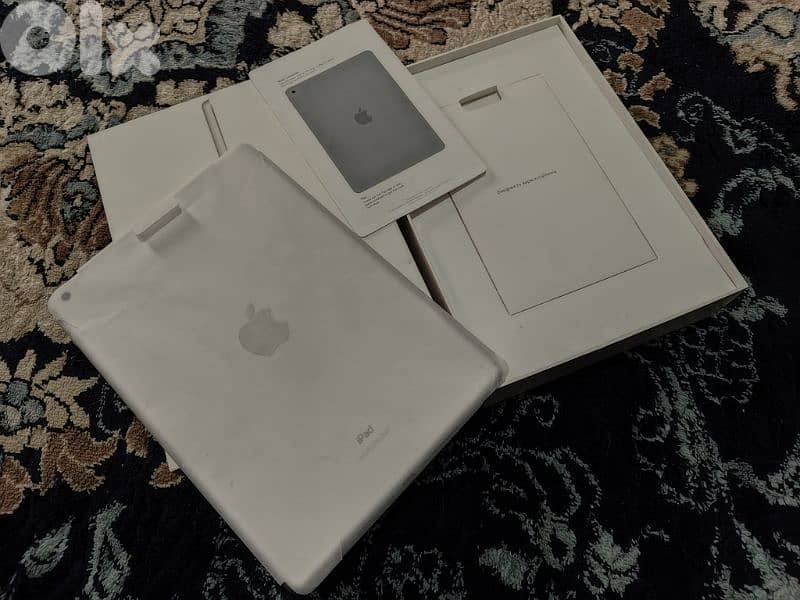 ipad 9th gen like new with box 3