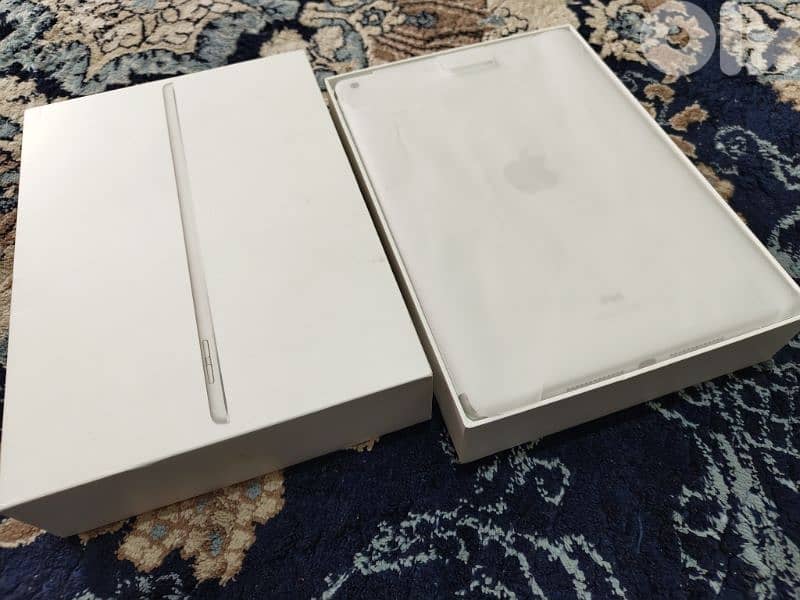 ipad 9th gen like new with box 5