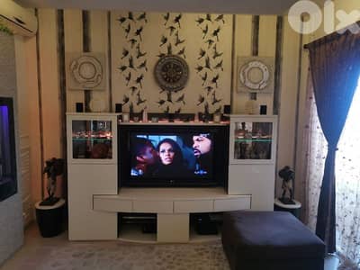 للبيع تلفزيون LG 50 Inch بحالة ممتازة تلفزيون إل جي  بشاشة كبيرة