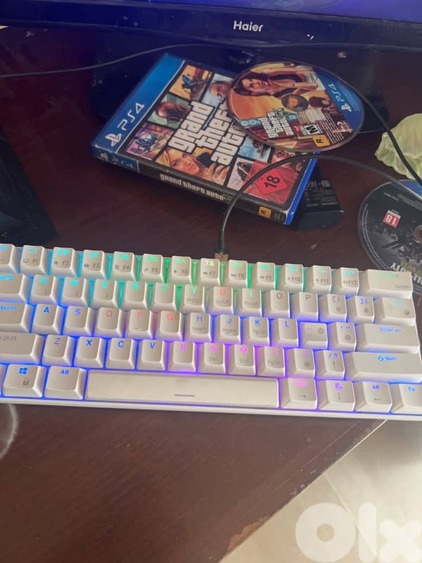 ps4 with cd gta5 and keyboard 4