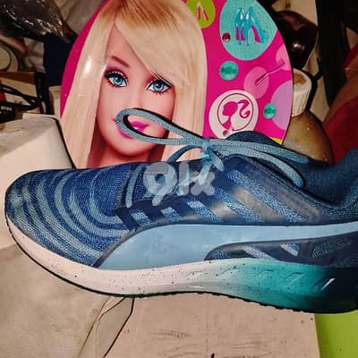 للبيع ثلاث احذية اديداس وبوما اصلي