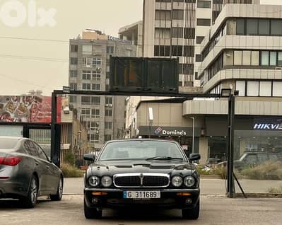 Jaguar XJ8 (Taym Hassan cars of Mawlana)