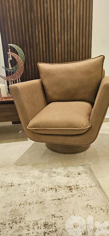 2 arm chair ( like new) 1