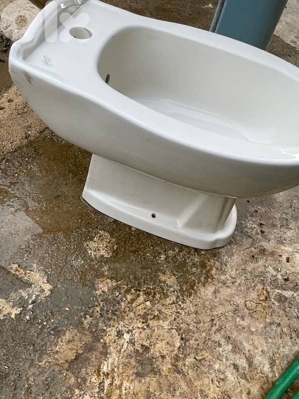 2 White Bidet Sorayers 2