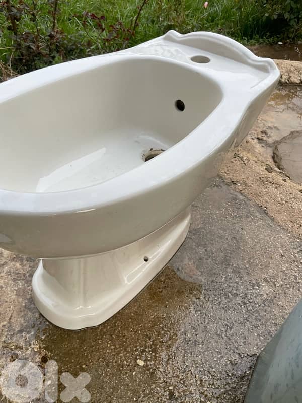 2 White Bidet Sorayers 3