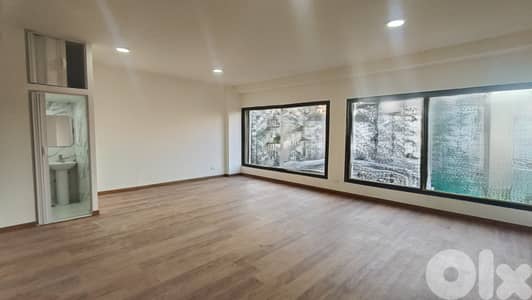 RWK136MF - Office for rent in Adonis in a prime location