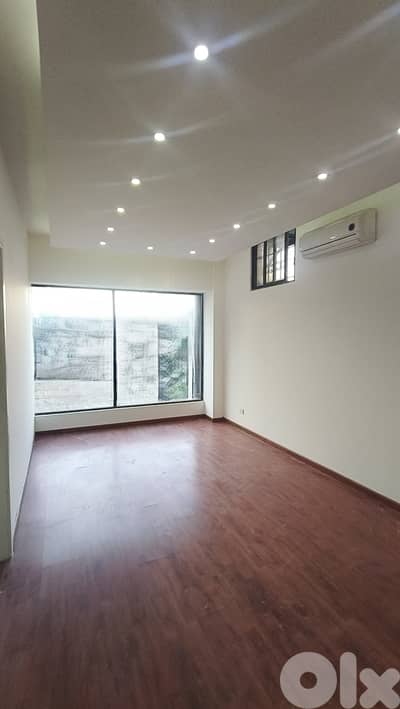 RWK137MF - Office for rent in Adonis in a prime location