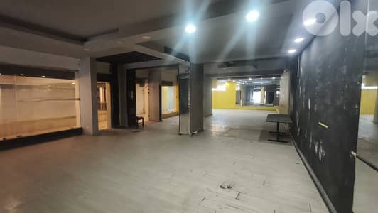 RWK139MF - Shop/Showroom for rent in Adonis in a prime location