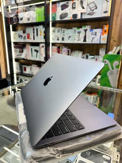 Apple macbook Air M1 256Gb 8Ram super clean like new with warranty