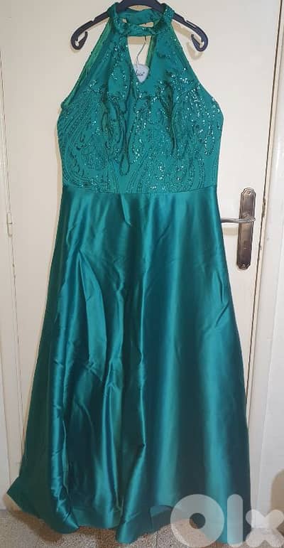 فستان سهرة ملبوس مرة كتير نضيف ومرتبة قياس ٤٦ ب أشرفية  ١٥ $  ٠٣٧٢٣٨٩٥