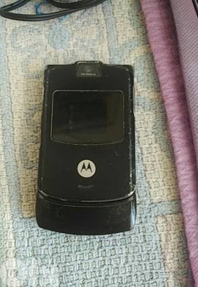 Old Motorola V3 Razr, final price