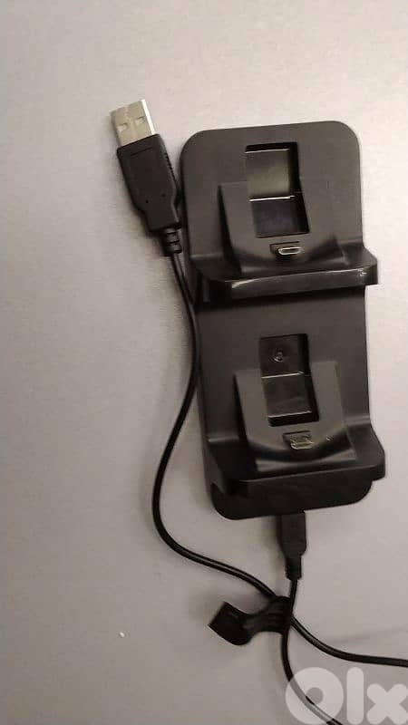 ps4 2 controllers charger 1