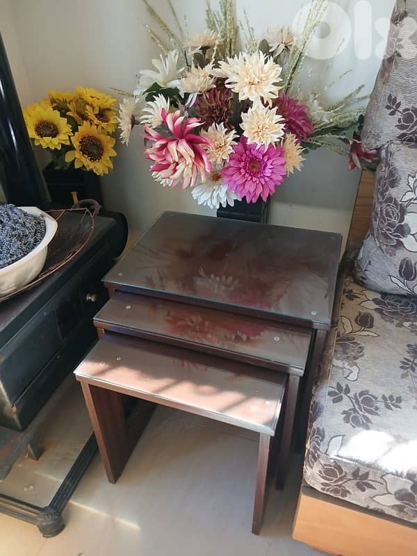 2 pairs of different tables 1