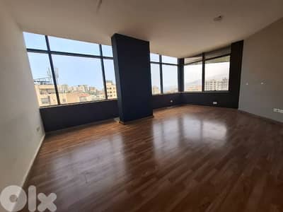 مكتب للايجار جونية ٣ غرف للايجار ٤٠٠$ كاشف قرب الاتوستراد مع مواقف