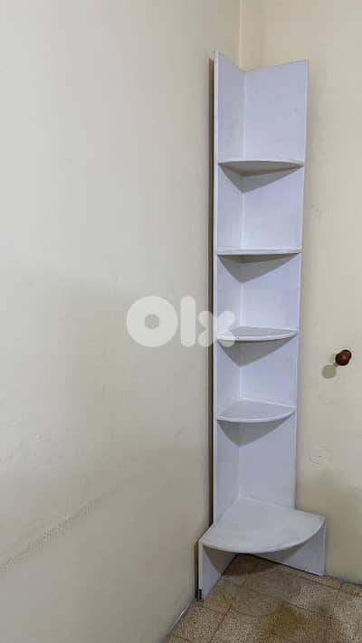 رف  زاوية  لون  أبيض   طول ٢٣٥  بيروت  ٤٠ دولار ٠٣٧٢٣٨٩٥