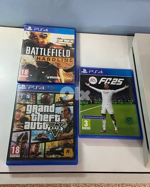 White Flat PS4 - 512g (Used) 2