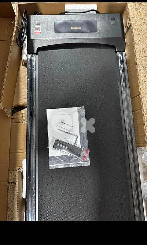 treadmill foldable with remote 1