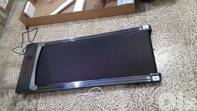 treadmill foldable with remote 3