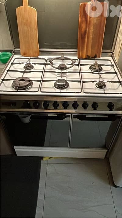 غاز ٦ عيون مع فرن ممتاز