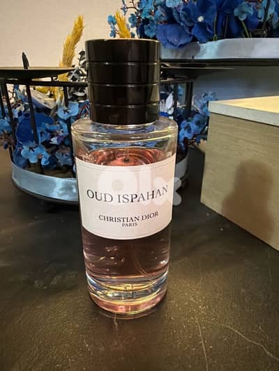 christian dior privée- oud ispahan perfume