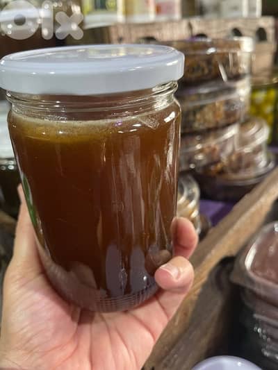 اميز عسل بلبنان من ناحية النوعية والطعمة المميزة والامانة