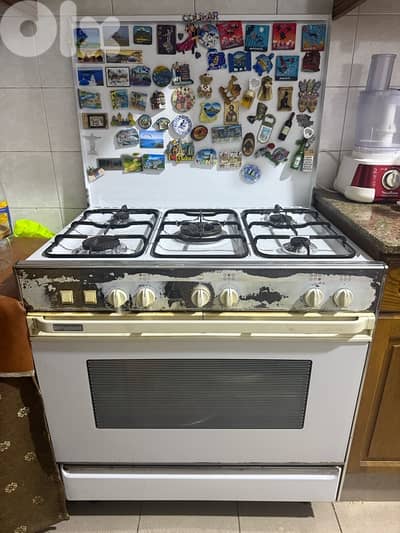 غاز مع فرن بحالة ممتازة للبيع