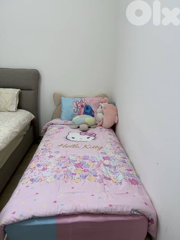bed hello kitty like new 3