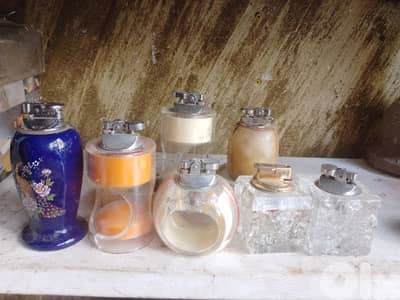 قداحات توضع على الطاولة